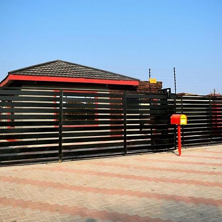 Mathlyn Guesthouse Gaborone Dış mekan fotoğraf
