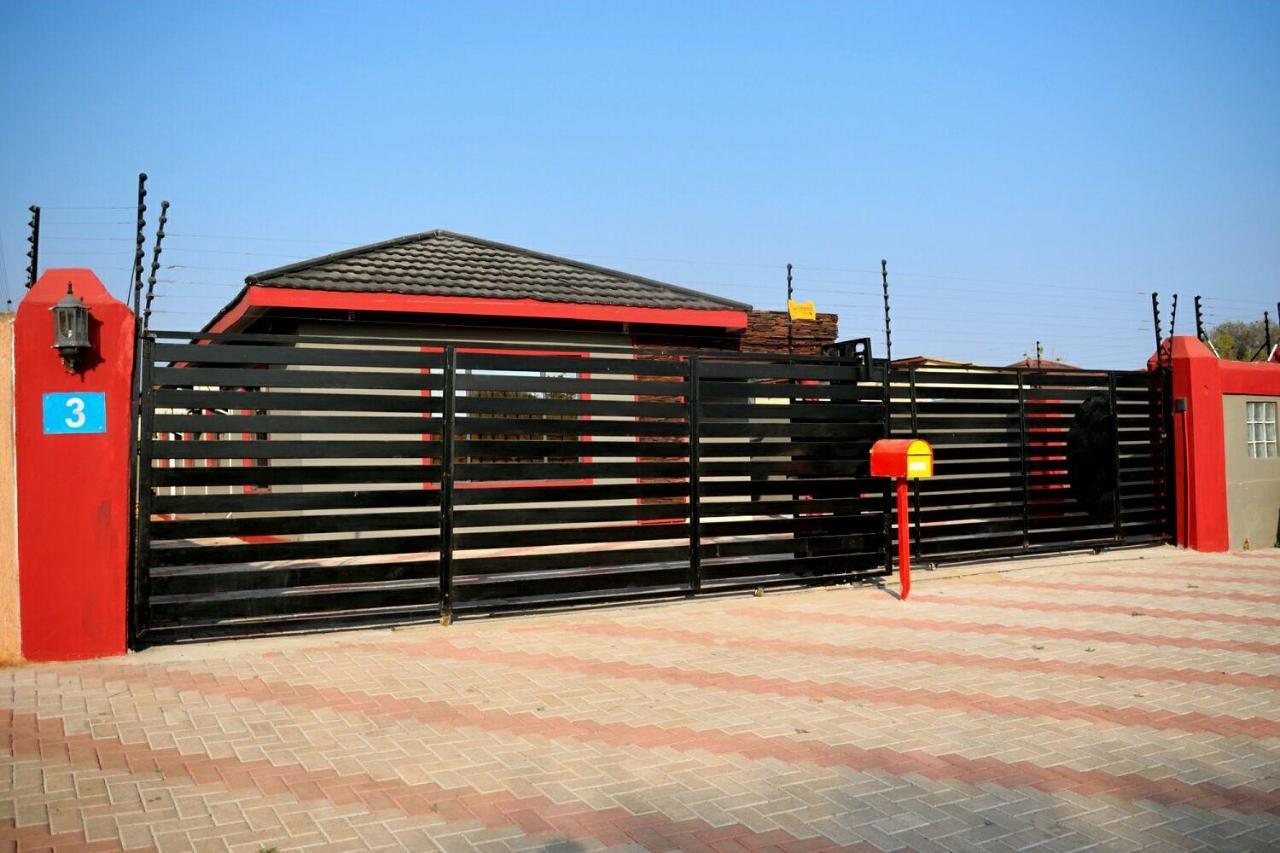 Mathlyn Guesthouse Gaborone Dış mekan fotoğraf