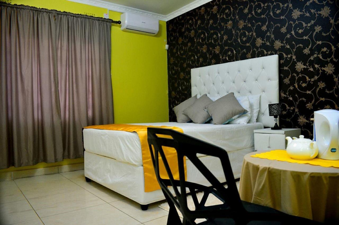 Mathlyn Guesthouse Gaborone Dış mekan fotoğraf