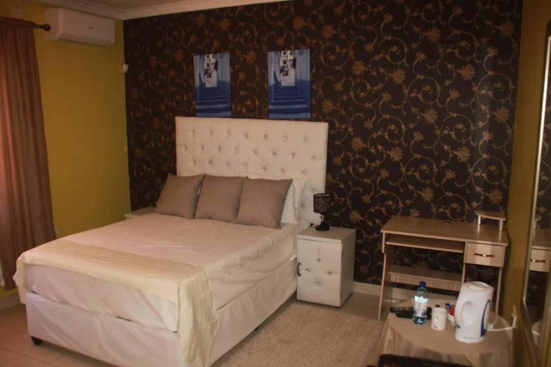 Mathlyn Guesthouse Gaborone Dış mekan fotoğraf