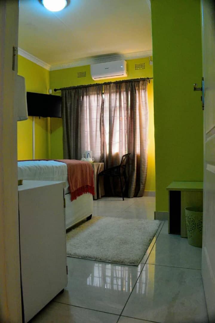 Mathlyn Guesthouse Gaborone Dış mekan fotoğraf