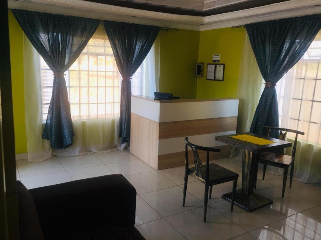 Mathlyn Guesthouse Gaborone Dış mekan fotoğraf