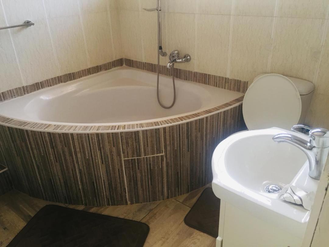 Mathlyn Guesthouse Gaborone Dış mekan fotoğraf