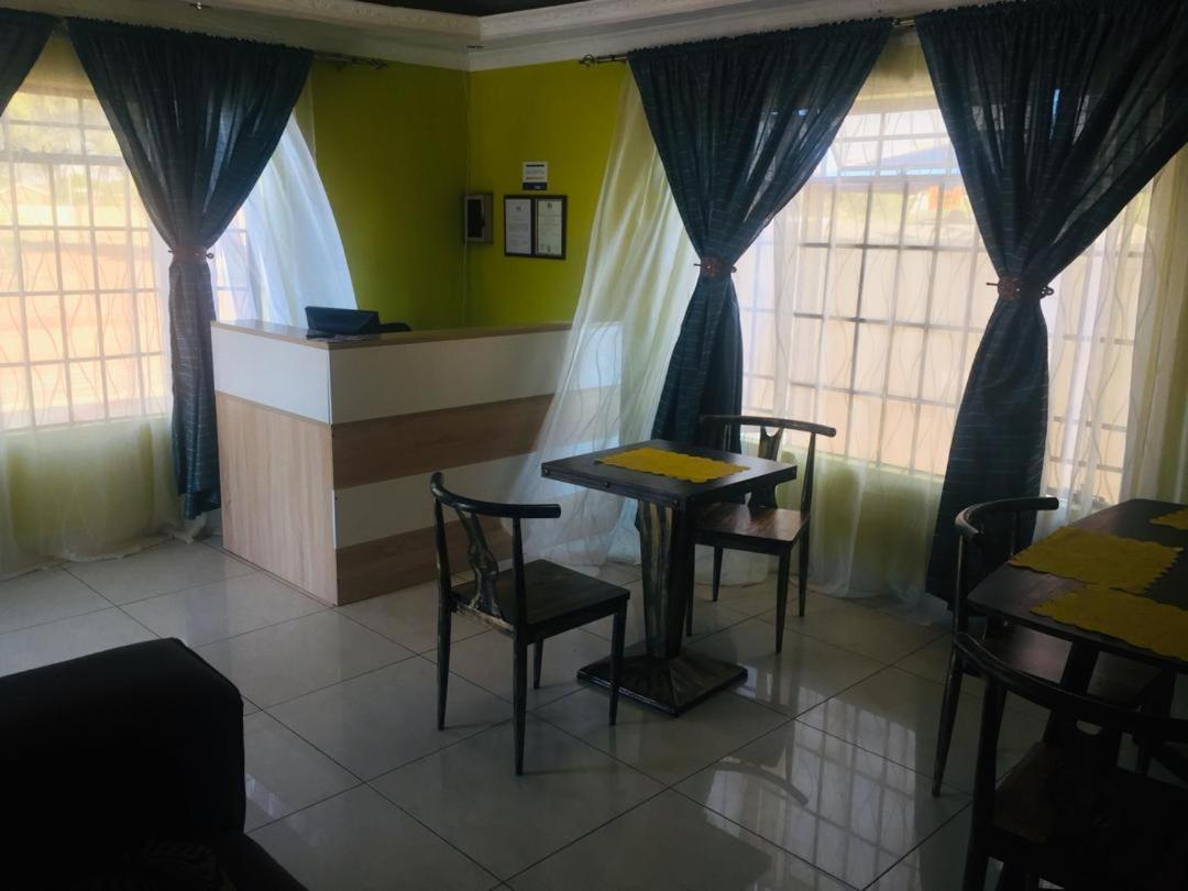 Mathlyn Guesthouse Gaborone Dış mekan fotoğraf