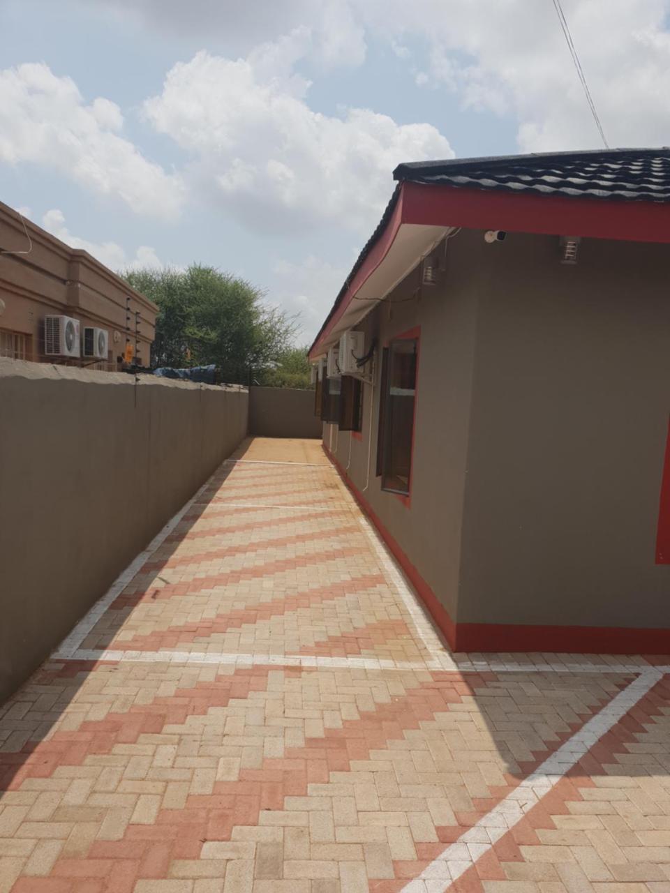 Mathlyn Guesthouse Gaborone Dış mekan fotoğraf