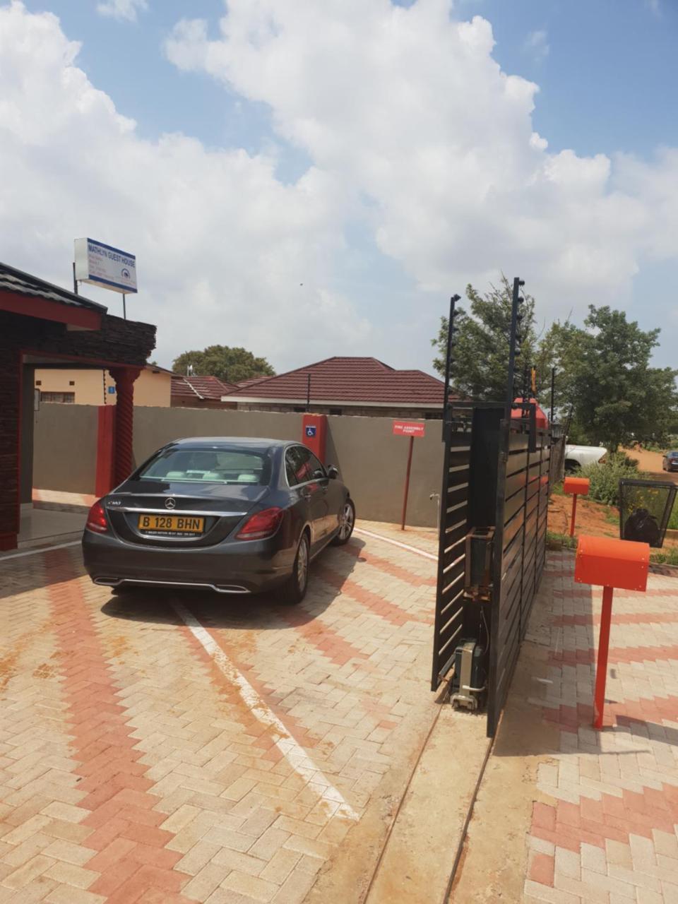 Mathlyn Guesthouse Gaborone Dış mekan fotoğraf