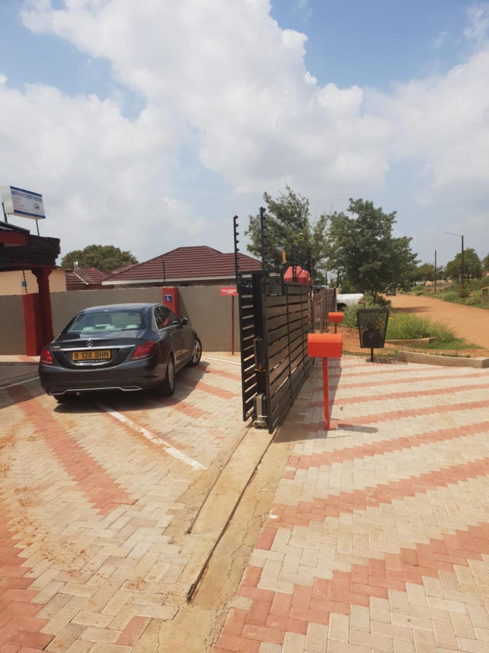 Mathlyn Guesthouse Gaborone Dış mekan fotoğraf