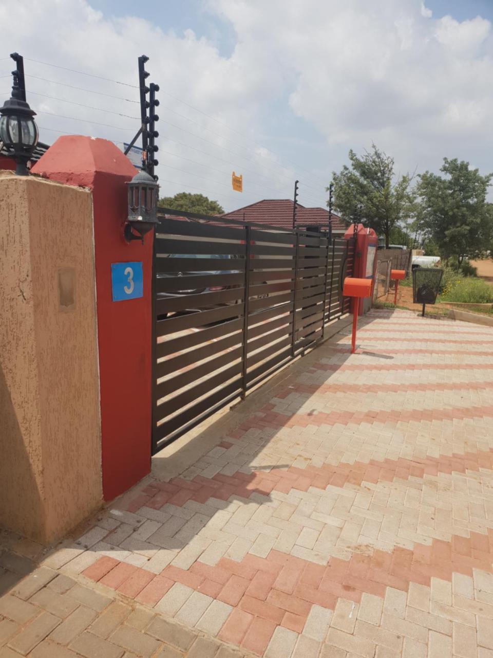 Mathlyn Guesthouse Gaborone Dış mekan fotoğraf