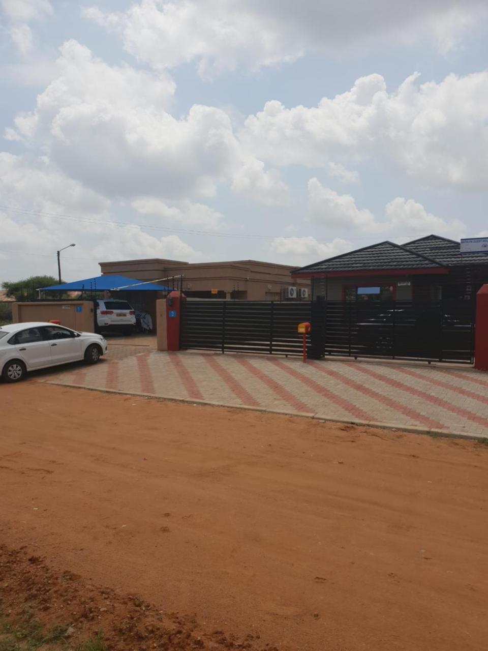 Mathlyn Guesthouse Gaborone Dış mekan fotoğraf