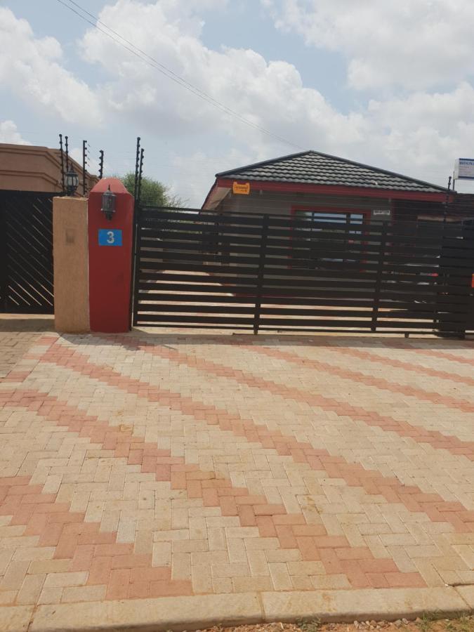 Mathlyn Guesthouse Gaborone Dış mekan fotoğraf